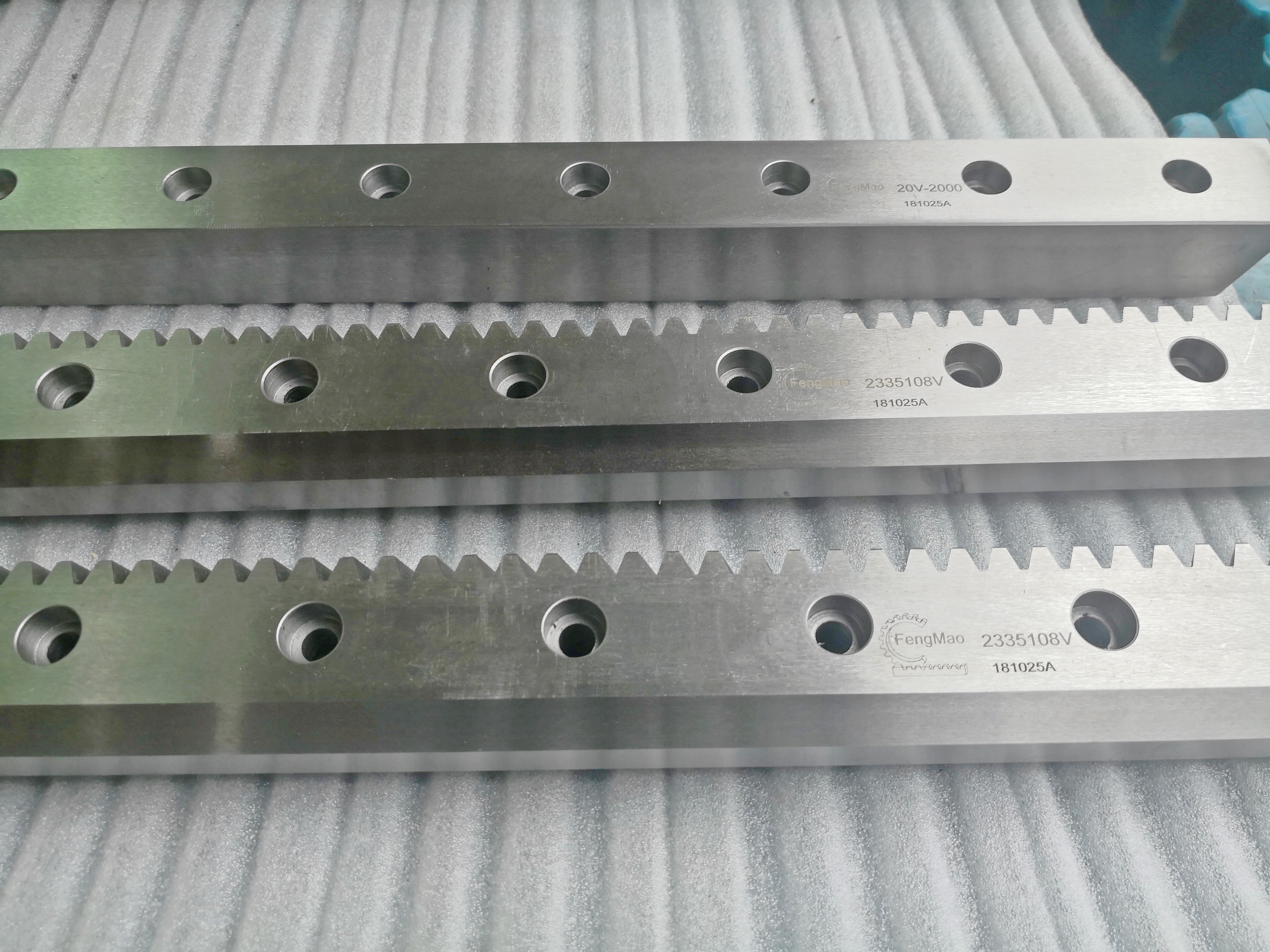 V型導軌斜齒條DIN7級